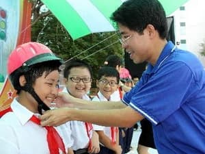 Việt Nam được đánh giá cao vì vận động đội mũ bảo hiểm