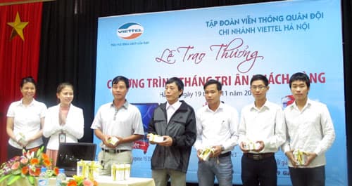 Trao thưởng cho 19 khách hàng may mắn