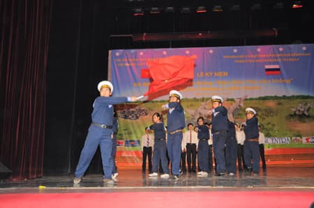 Ấm tình Việt – Nga trong tuyết lạnh