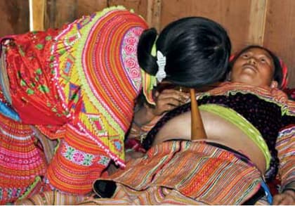 Cô đỡ thôn bản: “Cánh tay nối dài” của ngành y