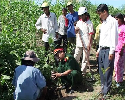 Giúp dân "Xóa một hộ đói, giảm một hộ nghèo"