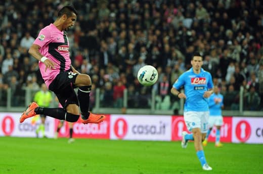 Đại thắng Napoli, Juve phả hơi nóng lên gáy Milan
