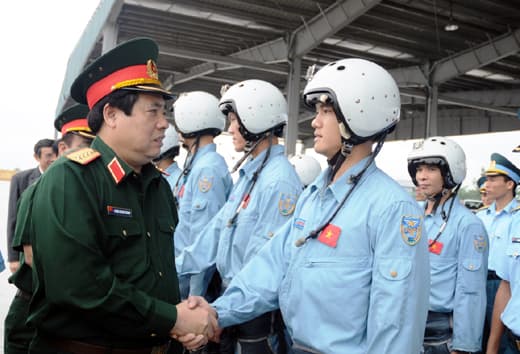 Bộ trưởng Phùng Quang Thanh thăm Trung đoàn 940