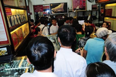 Nghị định 24 có hiệu lực, giao dịch vàng vẫn diễn ra bình thường