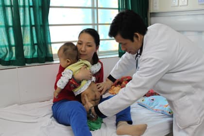 Số lượng trẻ viêm màng não tăng nhanh