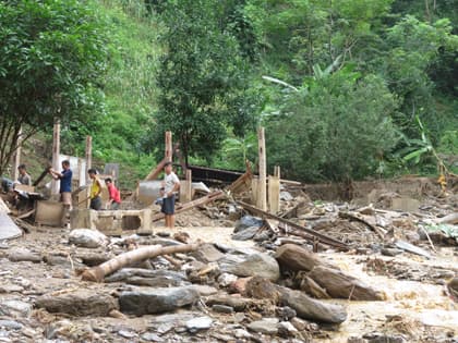 Ghi ở vùng lũ quét Giáp Trung