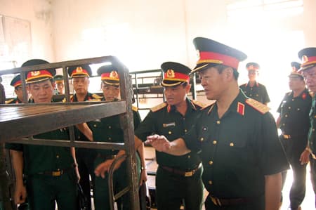 Thượng tướng Lê Hữu Đức thăm và làm việc tại một số đơn vị LLVT Quân khu 9