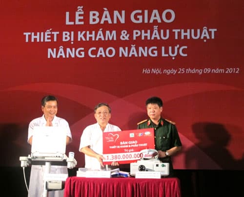 Viettel bàn giao thiết bị khám, phẫu thuật tim cho BV Hữu nghị Việt Đức