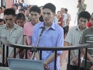 Bình Phước: 80 năm tù cho băng côn đồ giết người