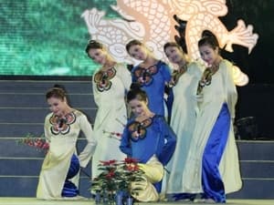 "Xuân Quê hương 2013 – Đất Tổ rạng ngời”