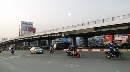 Giao thông TP Hồ Chí Minh năm 2013: Quyết liệt xóa các “điểm nóng” ùn tắc