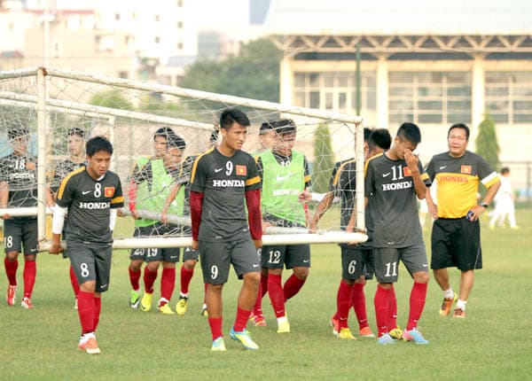 U23 Việt Nam về nước tham dự giải BTV Cup 2013