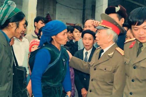 Đại tướng Tổng tư lệnh Võ Nguyên Giáp sống mãi trong lòng nhân dân ta, quân đội ta và bạn bè quốc tế (phần 2)