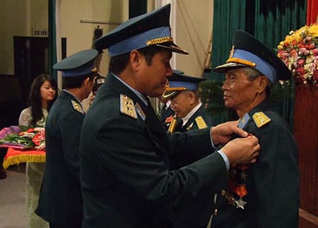 Đón nhận danh hiệu Anh hùng LLVT nhân dân tặng 3 cá nhân