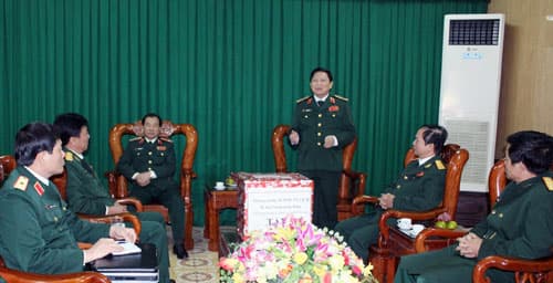 Thượng tướng Ngô Xuân Lịch thăm và kiểm tra Bộ CHQS tỉnh Thừa Thiên - Huế
