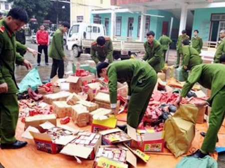 Quyết liệt chặn nguồn pháo lậu