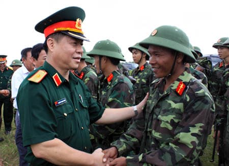 Xây dựng con người mới, giữ vững trận địa tư tưởng văn hóa của Đảng trong quân đội