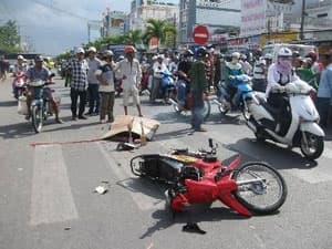 Xe tải va quyệt xe máy làm 4 nữ sinh chết tại chỗ