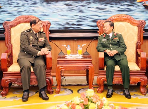 Thượng tướng Đỗ Bá Tỵ tiếp Phó Tham mưu trưởng Liên quân Quân đội Hoàng gia Cam-pu-chia