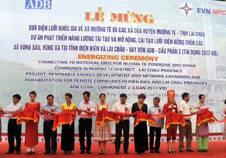 Đưa điện lưới quốc gia về vùng sâu, vùng xa của tỉnh Điện Biên và Lai Châu