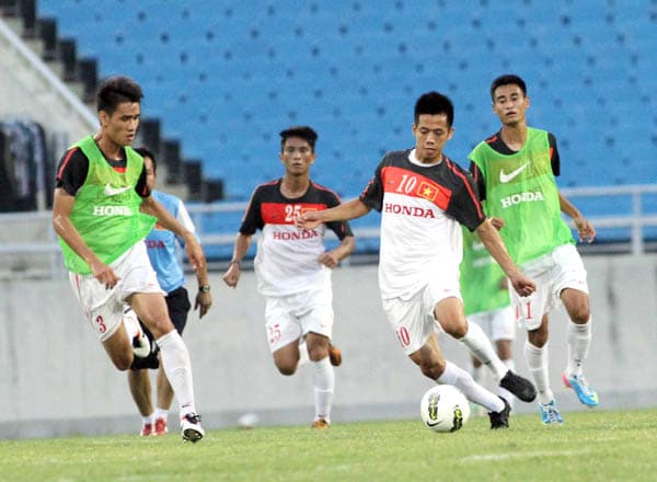 CLB Kashima Antlers mang đội hình mạnh nhất đến Việt Nam
