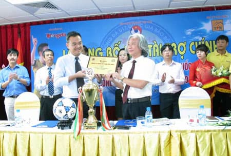 8 đội tham gia VCK giải bóng đá U17 Quốc gia Báo Bóng đá – Cup Thái Sơn Nam 2013