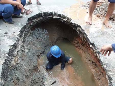 Xử lý hố sụt lún trên mặt đường