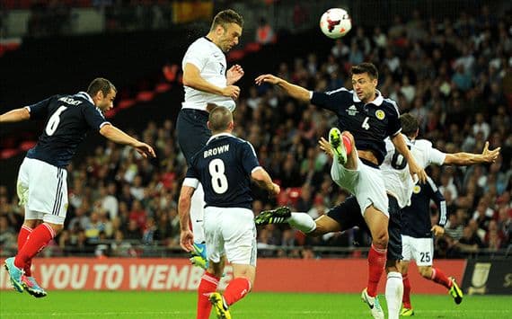 Brazil thua đau Thụy Sĩ, Anh may mắn thắng Scotland