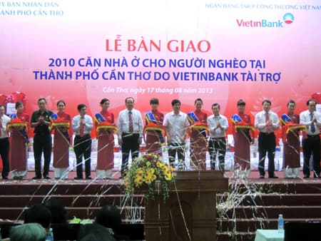 Bàn giao 2.010 căn nhà cho người nghèo ở TP Cần Thơ