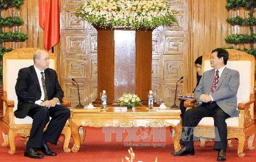 Thủ tướng Nguyễn Tấn Dũng tiếp Bộ trưởng Bộ Ngoại thương và Đầu tư nước ngoài Cuba