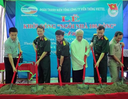 Xây dựng “Ngôi nhà 100 đồng” tặng gia đình có hoàn cảnh khó khăn