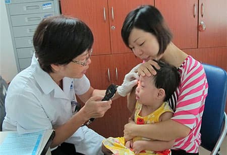 Không thiếu thuốc điều trị bệnh đau mắt đỏ