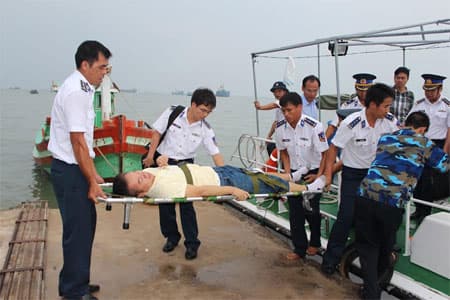 Thuyền viên tàu Sunrise 689 được chuyển ra Hà Nội điều trị