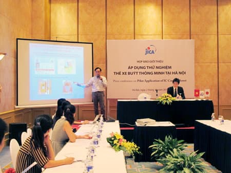 TP Hà Nội: Khai trương tuyến xe buýt dùng vé điện tử