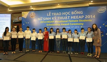 Hơn 100 suất học bổng được trao cho nữ sinh ngành kỹ thuật