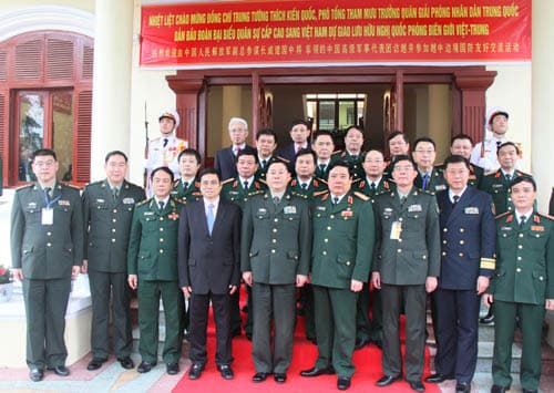 Đại tướng Phùng Quang Thanh tiếp các đại biểu dự chương trình Giao lưu Quốc phòng Biên giới Việt - Trung
