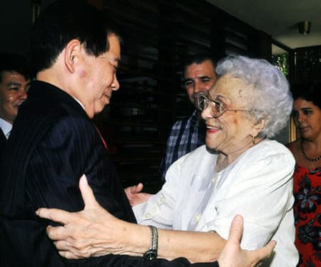 Mên-ba Éc-năng-đét - Nữ anh hùng cách mạng Cu-ba, người bạn lớn của Việt Nam
