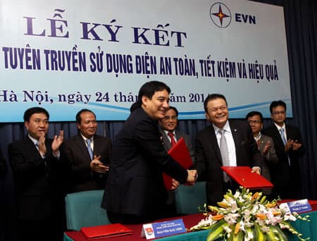 Ký kết hợp tác tuyên truyền, vận động sử dụng điện an toàn, tiết kiệm