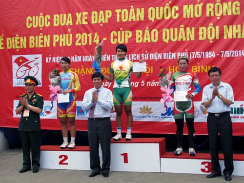 Bám đuổi quyết liệt trên đường trường