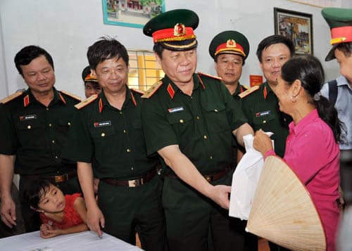 Trọn nghĩa tri ân, thắm tình quân-dân