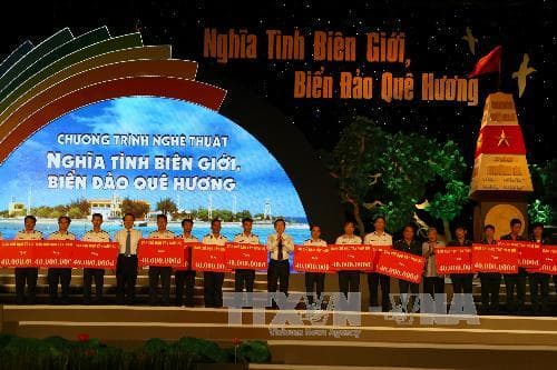 Chương trình nghệ thuật “Nghĩa tình biên giới-biển đảo quê hương”
