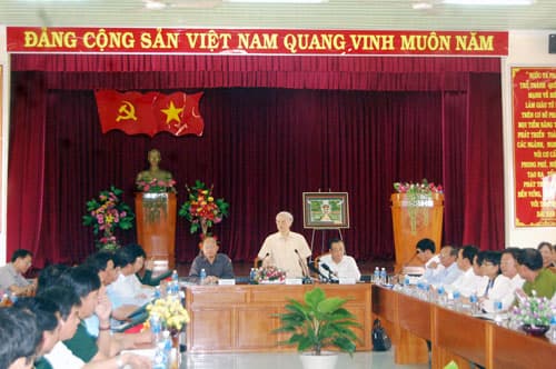 Tổng Bí thư Nguyễn Phú Trọng: Phú Quý phải có chiến lược kết hợp khai thác hải sản xa bờ với bảo vệ chủ quyền biển, đảo Tổ quốc