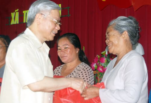 Lòng dân huyện đảo tiền tiêu