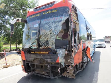 Quảng Ngãi: Tai nạn giao thông làm 23 người bị thương