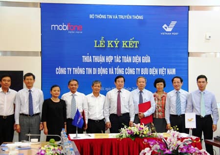 Công ty Thông tin di động ký kết hợp tác toàn diện với Vietnam Post