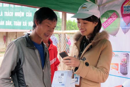 Viettel dành tặng hơn 3,5 tỷ đồng cho khách hàng