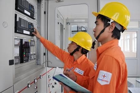 Gần 3.000 hộ nghèo, gia đình chính sách được sửa chữa, cải tạo hệ thống điện