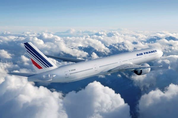 Máy bay Pháp hạ cánh khẩn cấp do nghi có bom