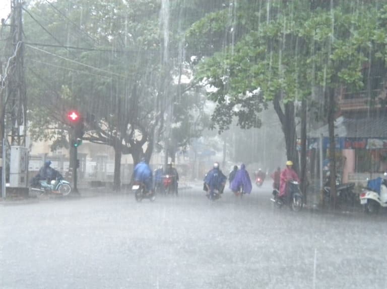 Cảnh báo mưa dông ở khu vực Hà Nội