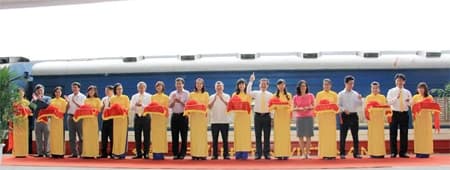 Chính thức vận chuyển hàng bưu chính bằng toa xe đường sắt Việt Nam